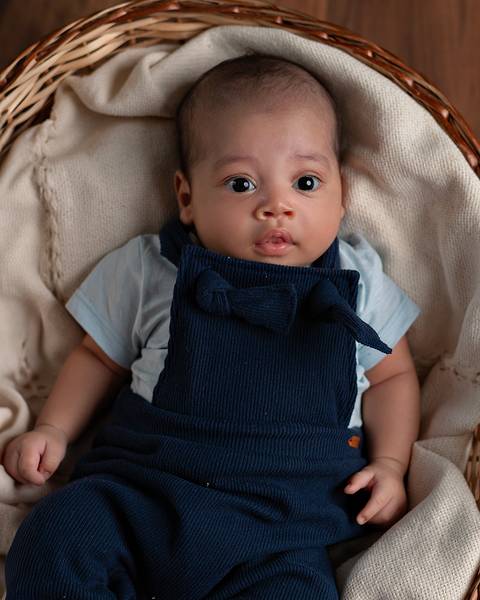 Ensaio de Acompanhamento do bebê em estúdio '