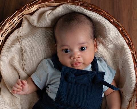 Ensaio de Acompanhamento do bebê em estúdio '