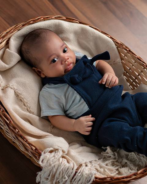 Ensaio de Acompanhamento do bebê em estúdio '