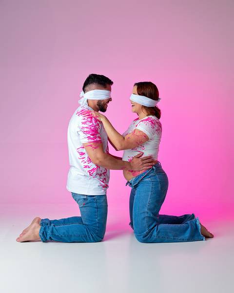 Ensaio de revelação de gênero do bebê.'