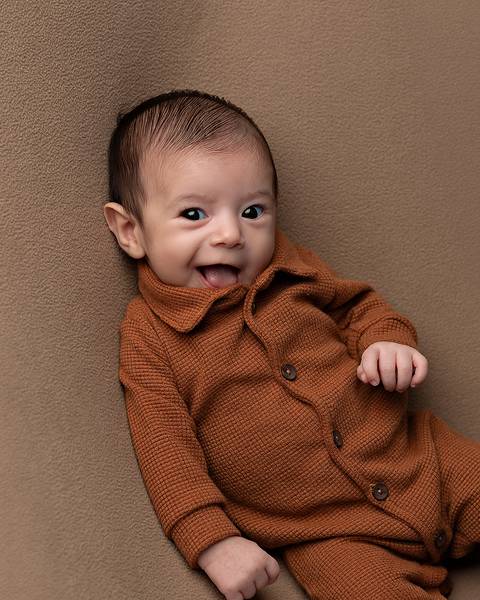 Ensaio de Acompanhamento do bebê em estúdio'