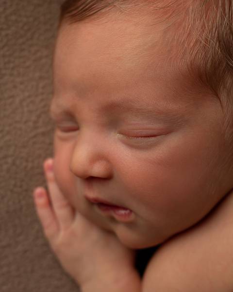 Ensaio Newborn em Estúdio. Minimalista e atemporal'
