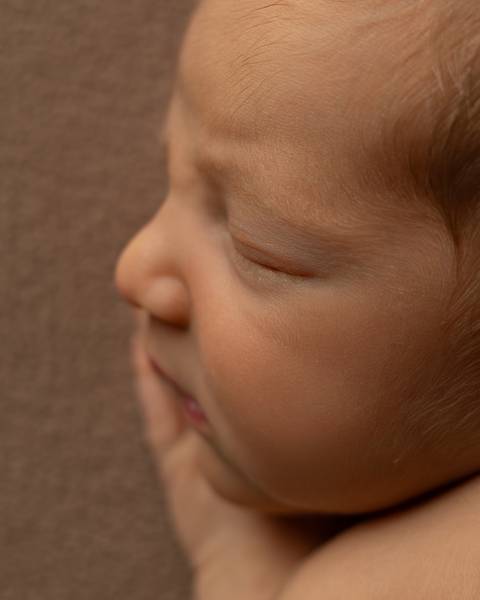 Ensaio Newborn em Estúdio. Minimalista e atemporal'