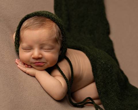 Ensaio Newborn em Estúdio. Minimalista e atemporal'