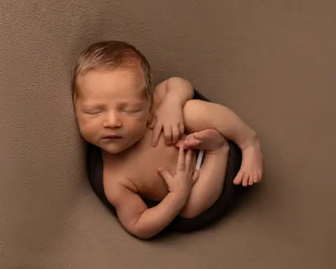 Ensaio Newborn em Estúdio. Minimalista e atemporal'