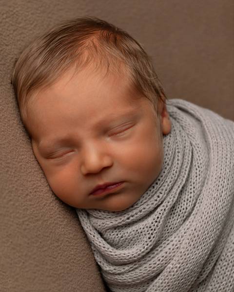 Ensaio Newborn em Estúdio. Minimalista e atemporal'