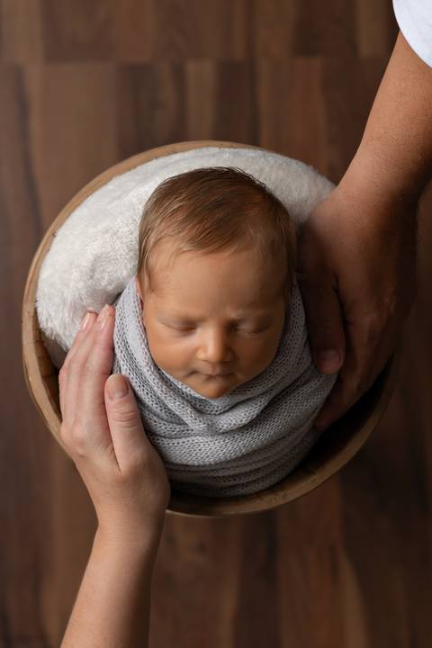 Ensaio Newborn em Estúdio. Minimalista e atemporal'