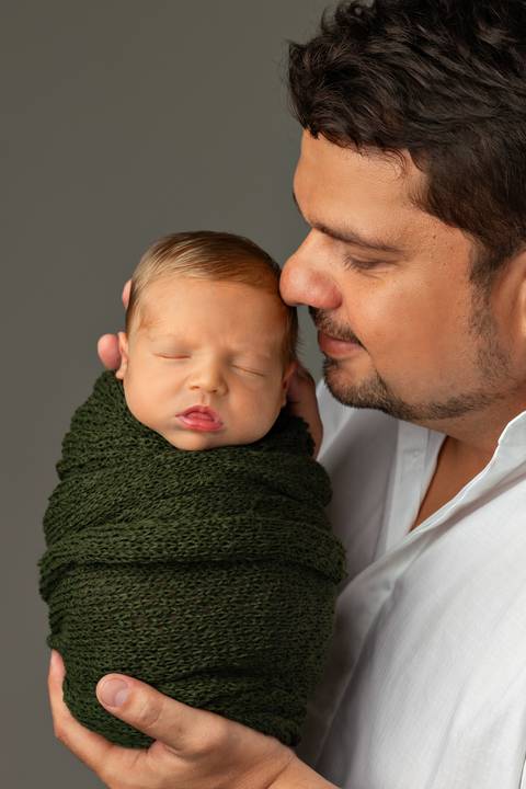 Ensaio Newborn em Estúdio. Minimalista e atemporal'