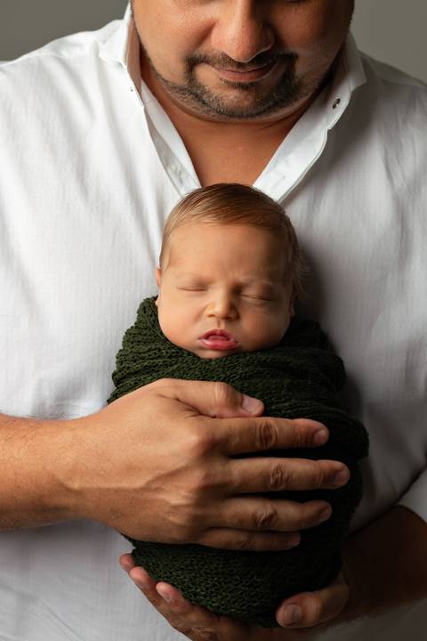 Ensaio Newborn em Estúdio. Minimalista e atemporal'