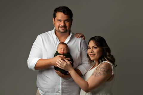 Ensaio Newborn em Estúdio. Minimalista e atemporal'