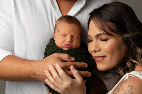 Ensaio Newborn em Estúdio. Minimalista e atemporal'