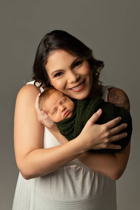 Ensaio Newborn em Estúdio. Minimalista e atemporal'