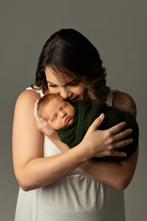 Ensaio Newborn em Estúdio. Minimalista e atemporal'