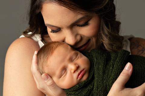 Ensaio Newborn em Estúdio. Minimalista e atemporal'