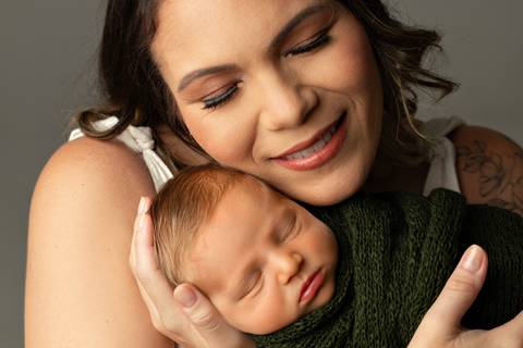 Ensaio Newborn em Estúdio. Minimalista e atemporal'