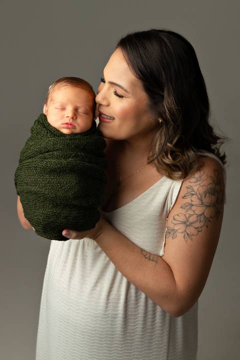 Ensaio Newborn em Estúdio. Minimalista e atemporal'