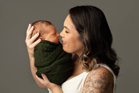 Ensaio Newborn em Estúdio. Minimalista e atemporal'