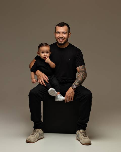 Ensaio de Dia dos Pais com bebê e família'