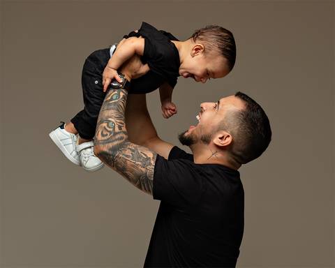 Ensaio de Dia dos Pais com bebê e família'