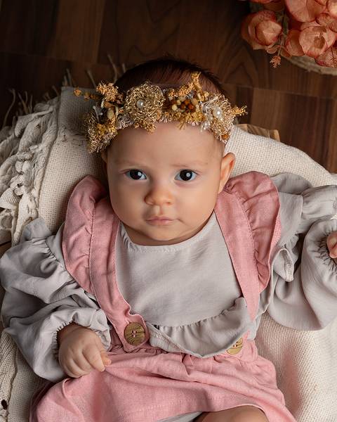 Ensaio de acompanhamento de bebê em estúdio'