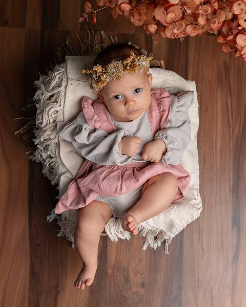 Ensaio de acompanhamento de bebê em estúdio'