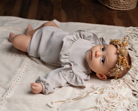 Ensaio de acompanhamento de bebê em estúdio'