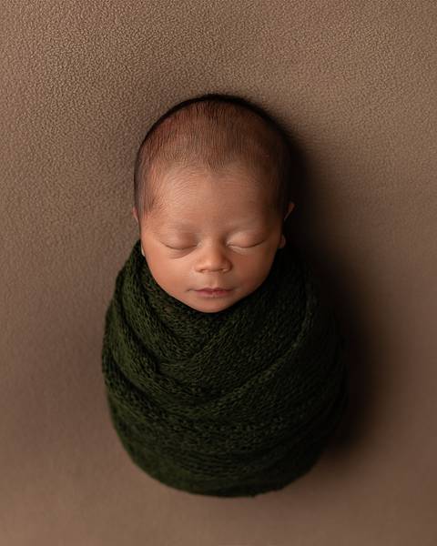 Ensaio Newborn de bebê clean e minimalista em estúdio Natal/RN'