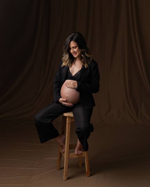 Ensaio de Gestante em estúdio chique e minimalista. Feito por Amoradia Foto em Natal/RN.'