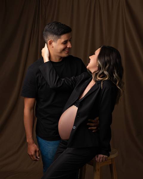 Ensaio de Gestante em estúdio chique e minimalista. Feito por Amoradia Foto em Natal/RN.'