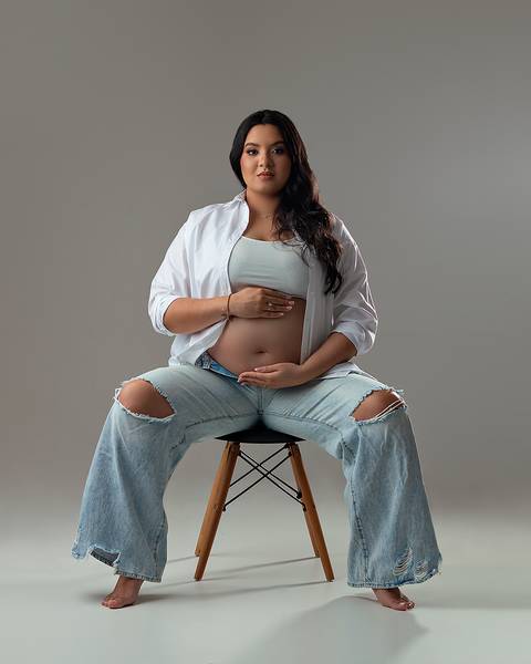 Ensaio de Gestante em Estúdio. Chique, clean e minimalista. '