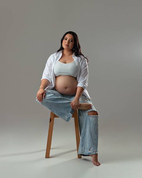 Ensaio de Gestante em Estúdio. Chique, clean e minimalista. '