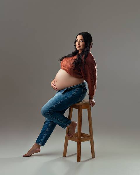 Ensaio de Gestante em Estúdio. Chique, clean e minimalista. '