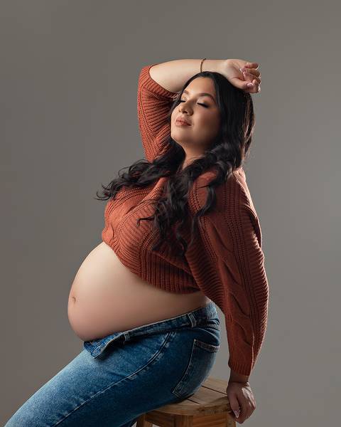 Ensaio de Gestante em Estúdio. Chique, clean e minimalista. '