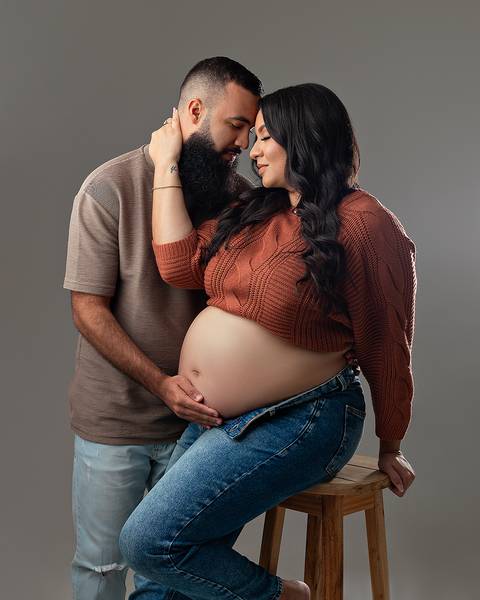 Ensaio de Gestante em Estúdio. Chique, clean e minimalista. '