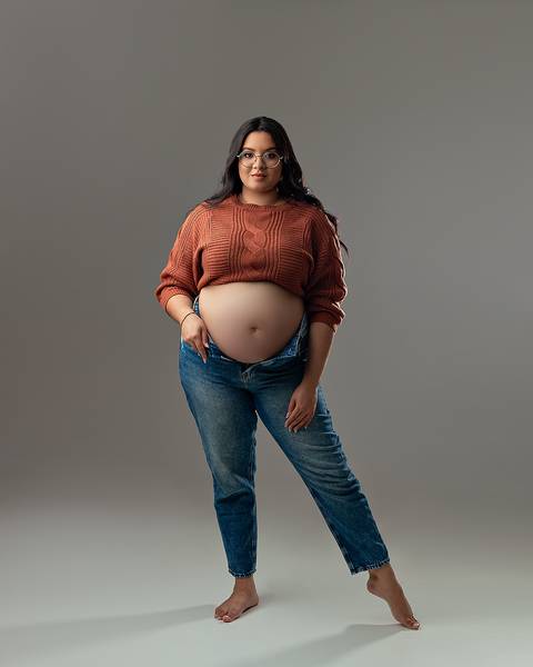 Ensaio de Gestante em Estúdio. Chique, clean e minimalista. '