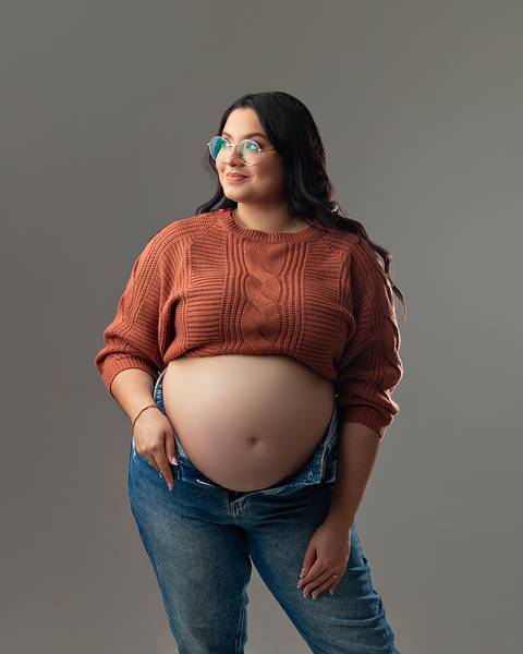 Ensaio de Gestante em Estúdio. Chique, clean e minimalista. '