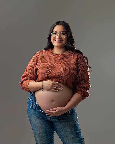 Ensaio de Gestante em Estúdio. Chique, clean e minimalista. '