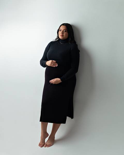 Ensaio de Gestante em Estúdio. Chique, clean e minimalista. '