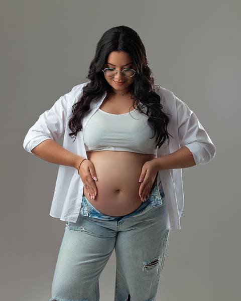Ensaio de Gestante em Estúdio. Chique, clean e minimalista. '