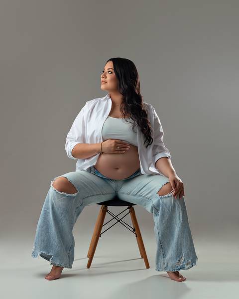 Ensaio de Gestante em Estúdio. Chique, clean e minimalista. '