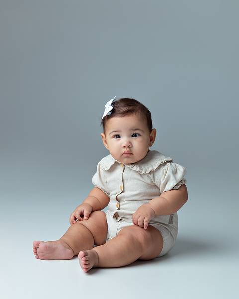 Ensaio de acompanhamento de bebê. Fotos de introdução alimentar.'