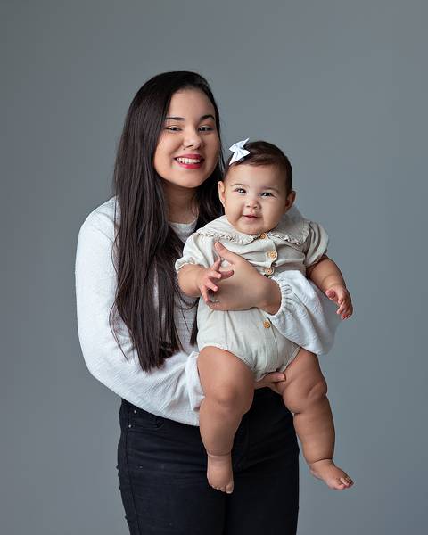 Ensaio de acompanhamento de bebê. Fotos de introdução alimentar.'