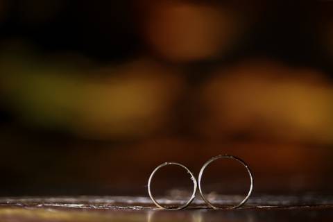 alianças do casal'