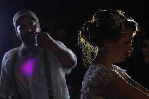ensaio pre wedding, MELHORES MESES PARA CASAR NO CAMPO, CASAMENTO NO CAMPO À TARDE NO POR DO SOL, CASAMENTO NO CAMPO DE DIA, decoração rústica com toque de romantismo trouxe ao local todo amor que o casal emana 
'