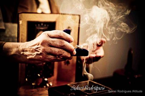 Fotografo profissional que capturam cada momento com maestria, transformando-os em memórias eternas. '