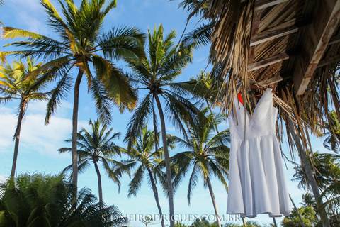 Vestido de noiva na praia'