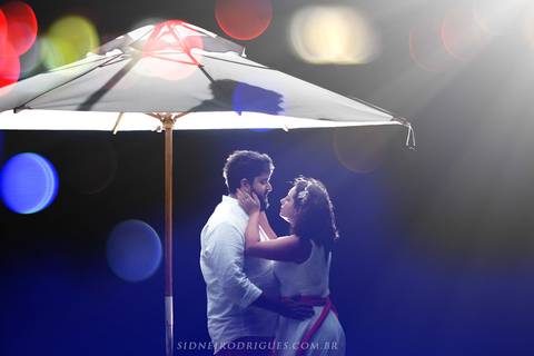 Contrate um fotógrafo de casamento profissional para capturar cada momento do seu grande dia com fotos artísticas e emocionantes. Especializado em fotografia de casamento, ensaios pré-casamento e cobertura completa de eventos. Transforme suas memórias em '