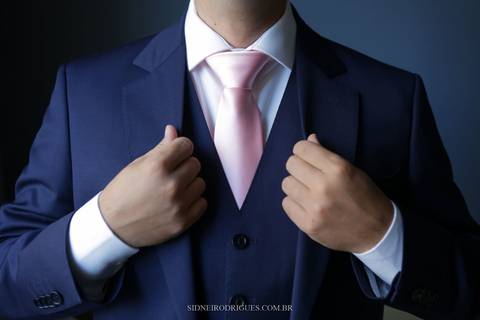 O serviço exclusivo de fotografia para casamentos por Sidney Rodrigues é uma experiência sob medida, projetada para refletir a individualidade e a essência de cada casal. Do planejamento inicial à entrega final, cada aspecto é cuidadosamente elaborado '