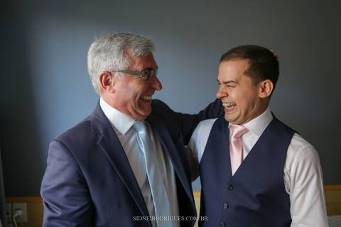 Cada imagem conta uma história, capturando a emoção crua e os momentos espontâneos do seu grande dia
'