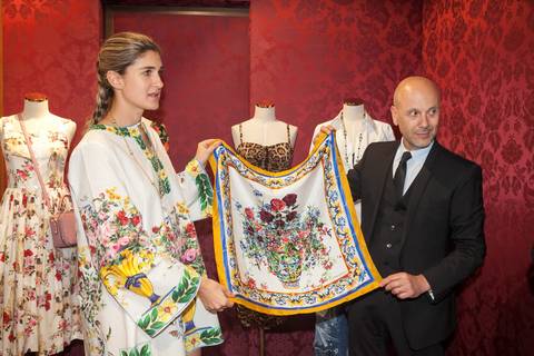 Barbara Leão e Anthony Beron na loja  Dolce & Gabbana
'
